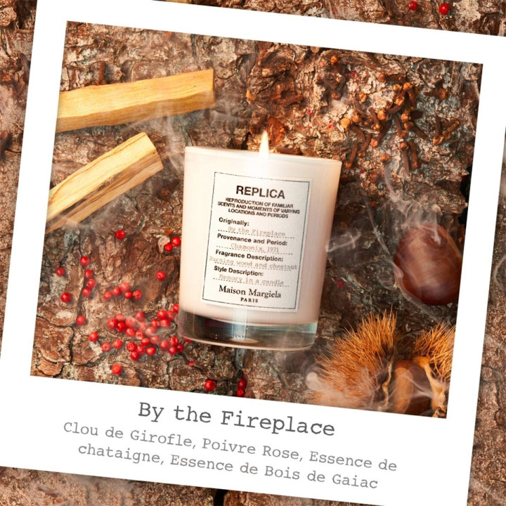 REPLICA By The Fireplace  Bougie Parfumée Boisée Épicée