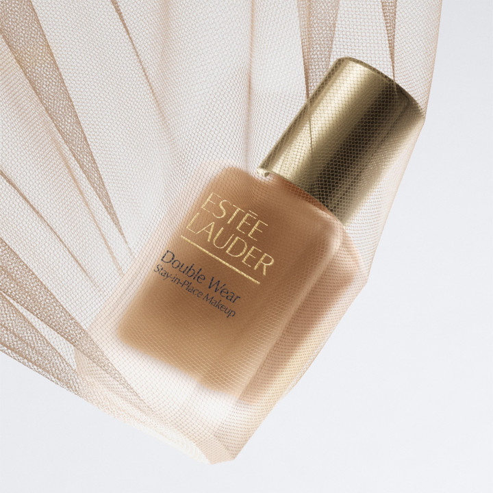 Double Wear Fond de Teint longue tenue intransférable SPF10
