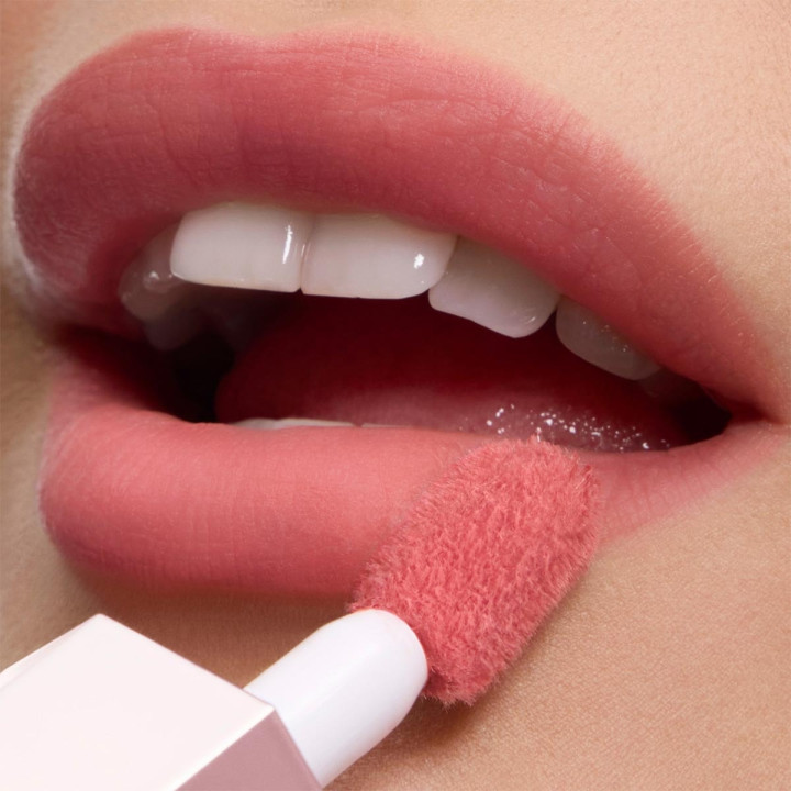 21 Lip Idôle Cuddle Blur Rouge à Lèvres Mat Fini Velours Floutant