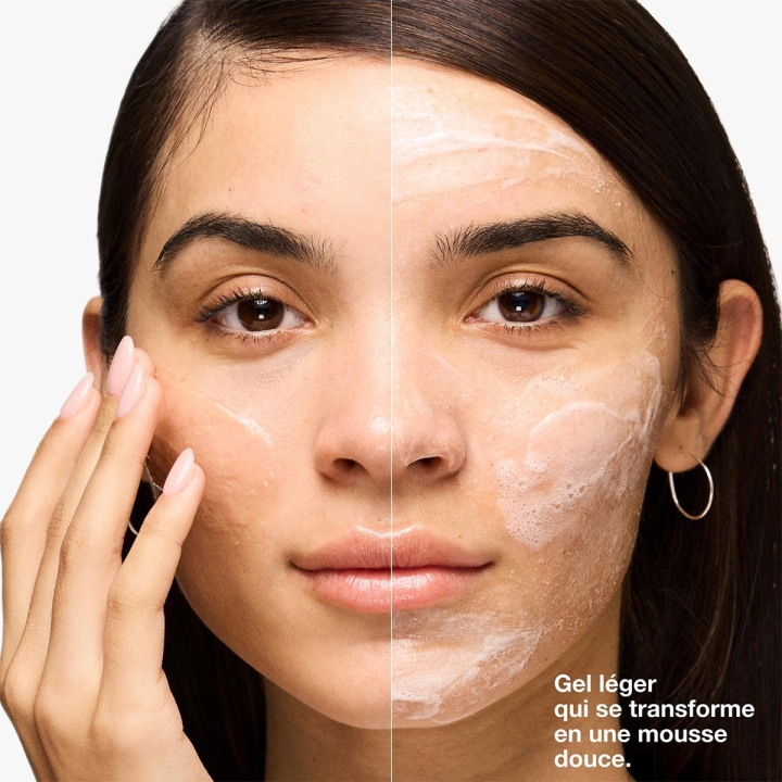 Moisture Surge™ Nettoyant Exfoliant Éclat