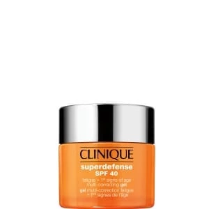 Superdefense SPF 40 Soin Multi-correction Fatigue + 1ers Signes de l'Âge - Tous types de peaux Superdefense SPF 40 Soin Multi-correction Fatigue + 1ers Signes de l'Âge - Tous types de peaux