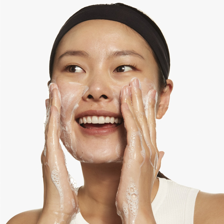 ALL ABOUT CLEAN Gelée Nettoyante + Exfoliante 2-en-1