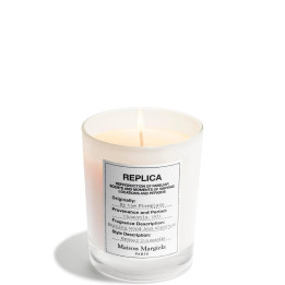 REPLICA By The Fireplace  Bougie Parfumée Boisée Épicée