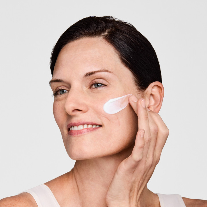DayWear Soin Expert Multi-Protection SPF 15 Peaux Normales à Mixtes