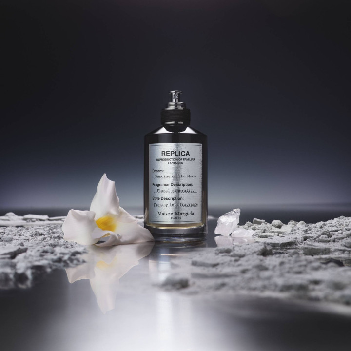 Replica Dancing on the Moon Eau de Parfum