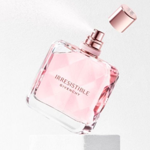 Irrésistible Givenchy, un Mouvement de Liberté   