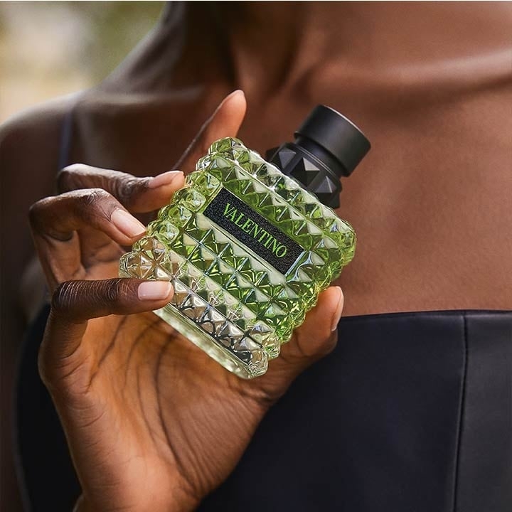 Valentino Born in Roma Green Stravaganza : l'essence verte de l'audace et de l'individualité