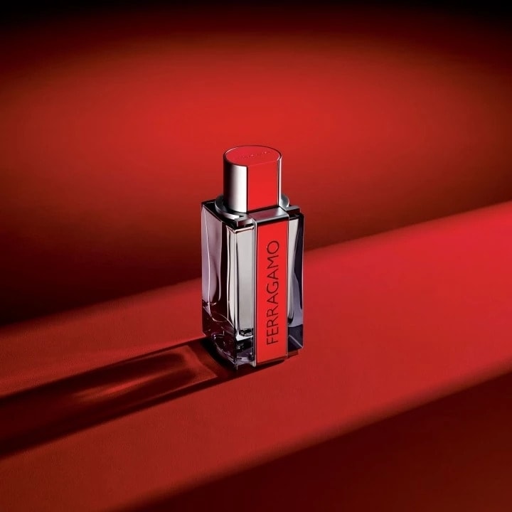 Ferragamo Red Leather Eau de Parfum Salvatore Ferragamo, un parfum flamboyant, sensuel et charismatique