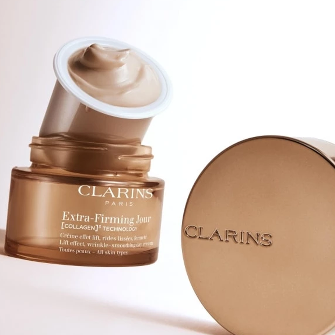 Découvrez les nouvelles formules rechargeables d'Extra-Firming Clarins, Soin Visage Anti-Âge et Fermeté, pour booster vos Réserves de Collagène