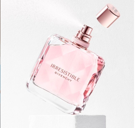 Irrésistible Givenchy, un Mouvement de Liberté
